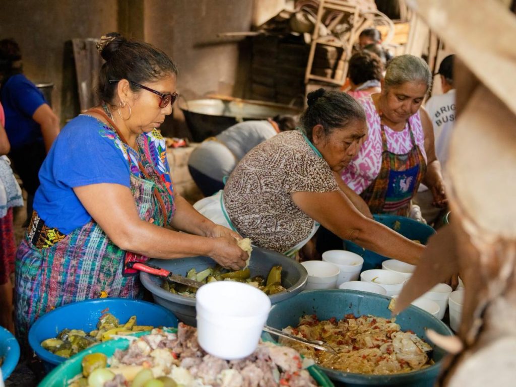 Con ceremonia y sopa de chilayo, Izalco celebró el Día de los Pueblos Originarios en la Casa del Común.