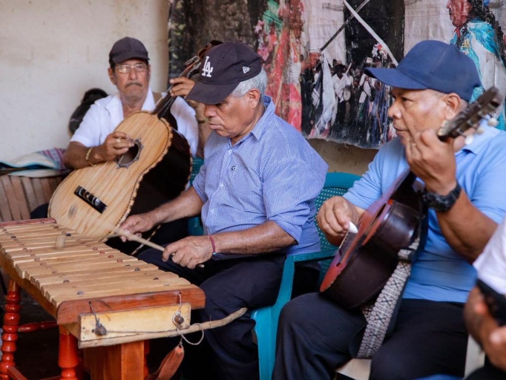 La jornada por el Día de los Pueblos Originarios reunió tradición, identidad y memoria ancestral en barrio Cruz Galana.