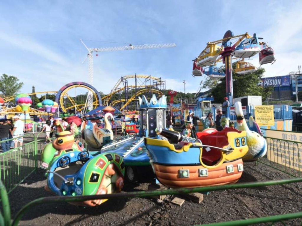 Los visitantes pueden elegir entre juegos infantiles y atracciones de mayor adrenalina durante su recorrido por Sivarland. Foto / Miguel Lemus