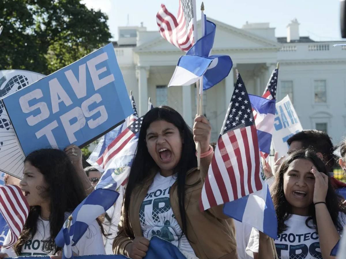 Fotografía de archivo de una manifestación a favor de familias centroamericanas acogidas por el TPS, en Washington (EE.UU.).