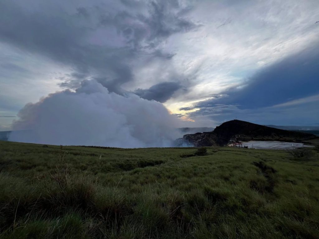 El Parque Nacional Volcán Masaya se encuentra a unos 23 kilómetros de Managua y ofrece paisajes formados por antiguos flujos de lava.