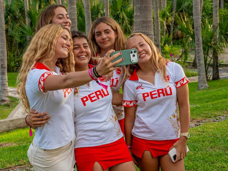 Jóvenes surfistas de 56 países competirán en las playas La Bocana y El Sunzal durante el campeonato mundial organizado por la ISA.
