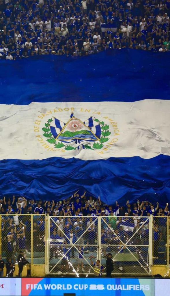 La Barra Azul recibió apoyo con instrumentos y entradas para alentar a la selección salvadoreña durante la eliminatoria, según confirmó Yamil Bukele.