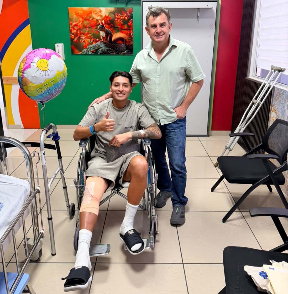 El equipo albo confirmó que la operación fue satisfactoria y reveló cuánto tiempo podría permanecer fuera de las canchas.