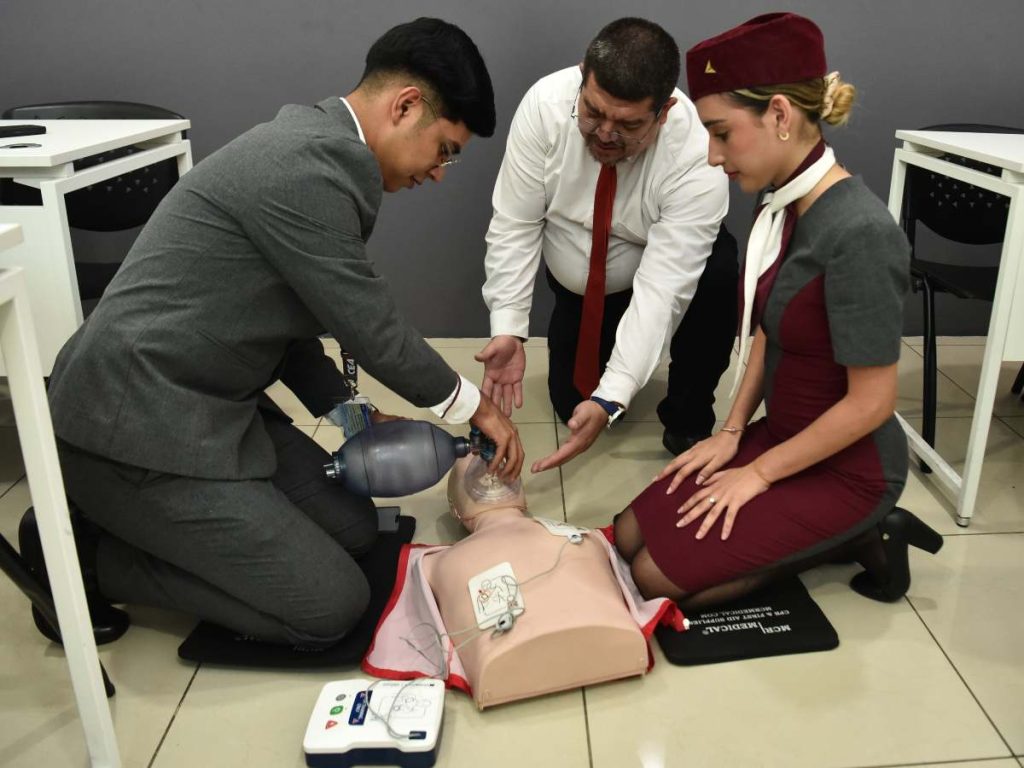 Para los futuros profesionales de la aviación, cada etapa de aprendizaje representa un paso más hacia el objetivo de trabajar en el sector. Foto/ elsalvador.com Miguel Lémus