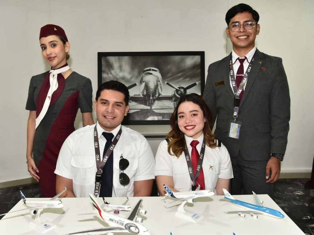 CEA cuenta con programas para la formación de pilotos profesionales y tripulantes de cabina en El Salvador. Foto/ elsalvador.com Miguel Lémus