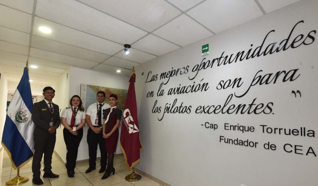 CEA tiene más de 15 años de trayectoria en la formación aeronáutica en El Salvador, según información de la institución. Foto/ elsalvador.com Miguel Lémus