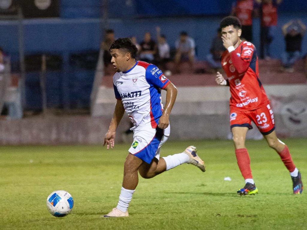En Usulután, Firpo empató 0-0 ante Cacahuatique en un duelo cerrado, con pocas ocasiones claras y una buena respuesta defensiva del cuadro cafetalero.