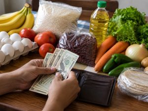 Precio de la canasta básica en El Salvador sube y alcanza récord de $269.15