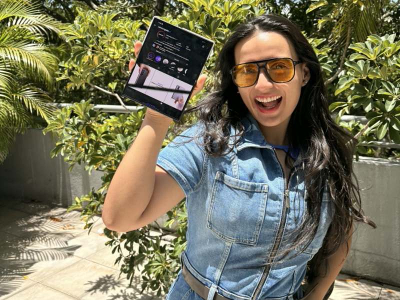 Fabiola Trabanino incorporó el Galaxy Z Fold8 a una rutina que combina trabajo, entretenimiento, ejercicio y creación de contenido.