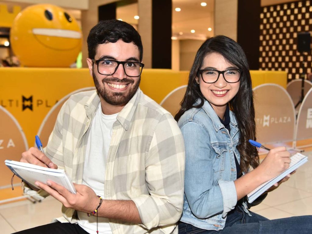 La oferta académica en El Salvador incluye carreras tradicionales y nuevas alternativas relacionadas con tecnología, aviación y áreas especializadas. Foto/ Miguel Lémus