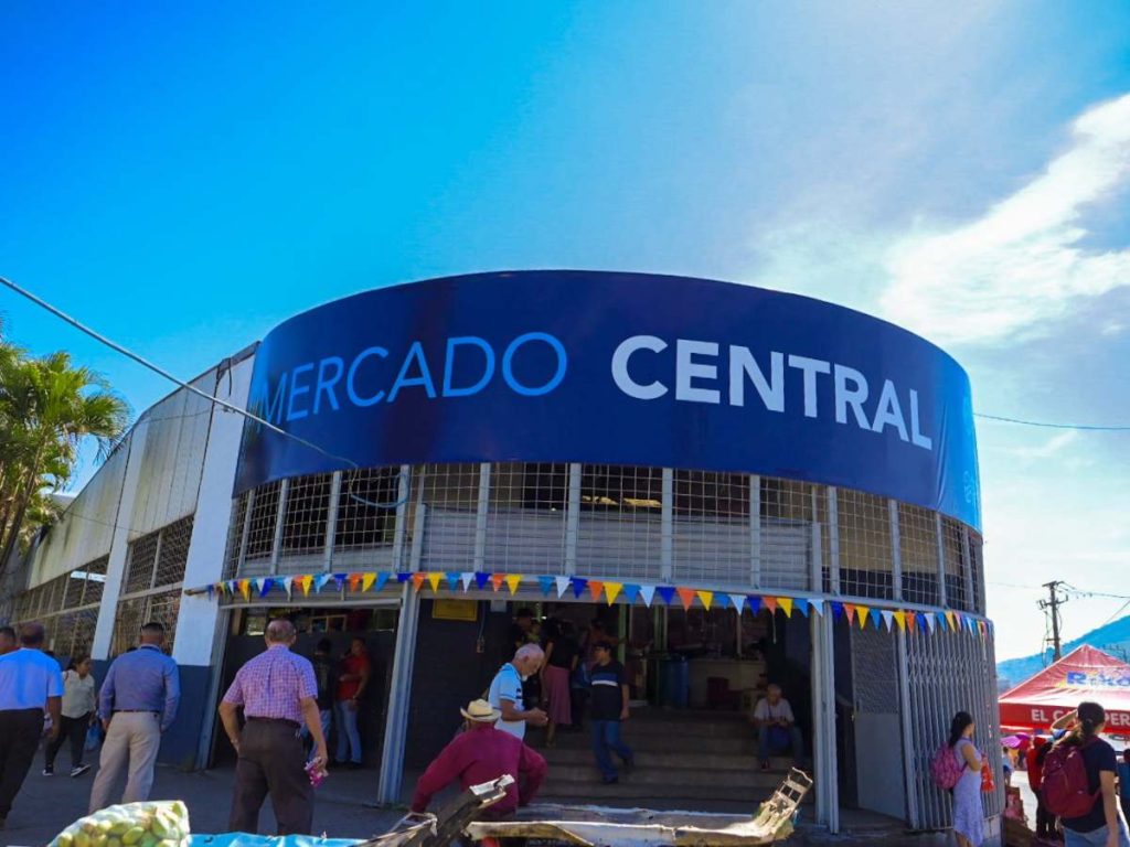 El Festival Gastronómico se realiza hoy en el Edificio 7 del Mercado Central, donde se anunció la entrega de 10,000 bocadillos gratis. Foto EDH / Cortesía Alcaldía de San Salvador Centro