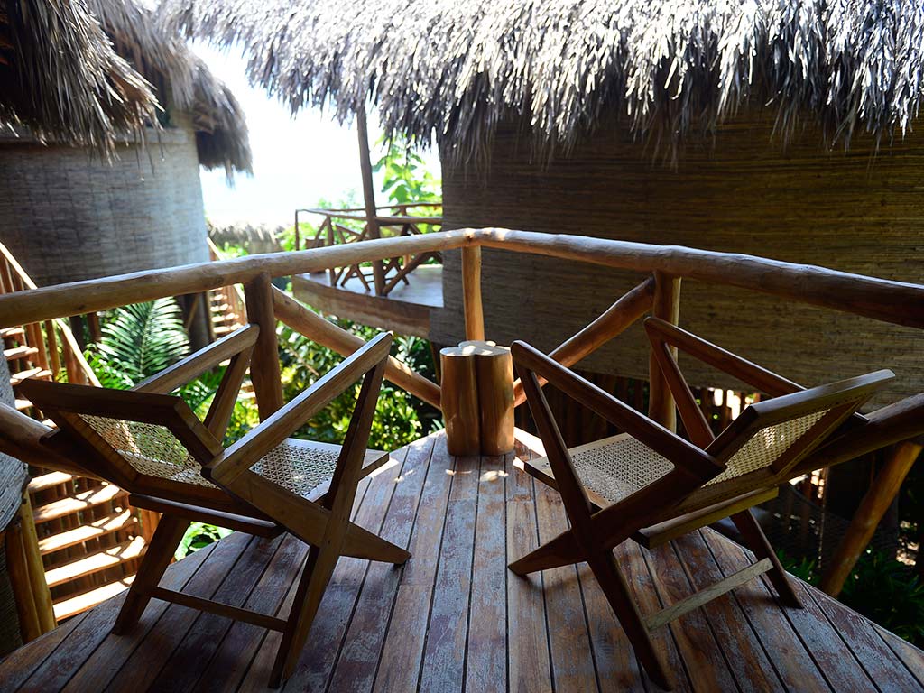 Las cabañas de MIZATA by Antiresort combinan madera, privacidad y entorno natural para ofrecer una estadía serena a pocos pasos del Pacífico.