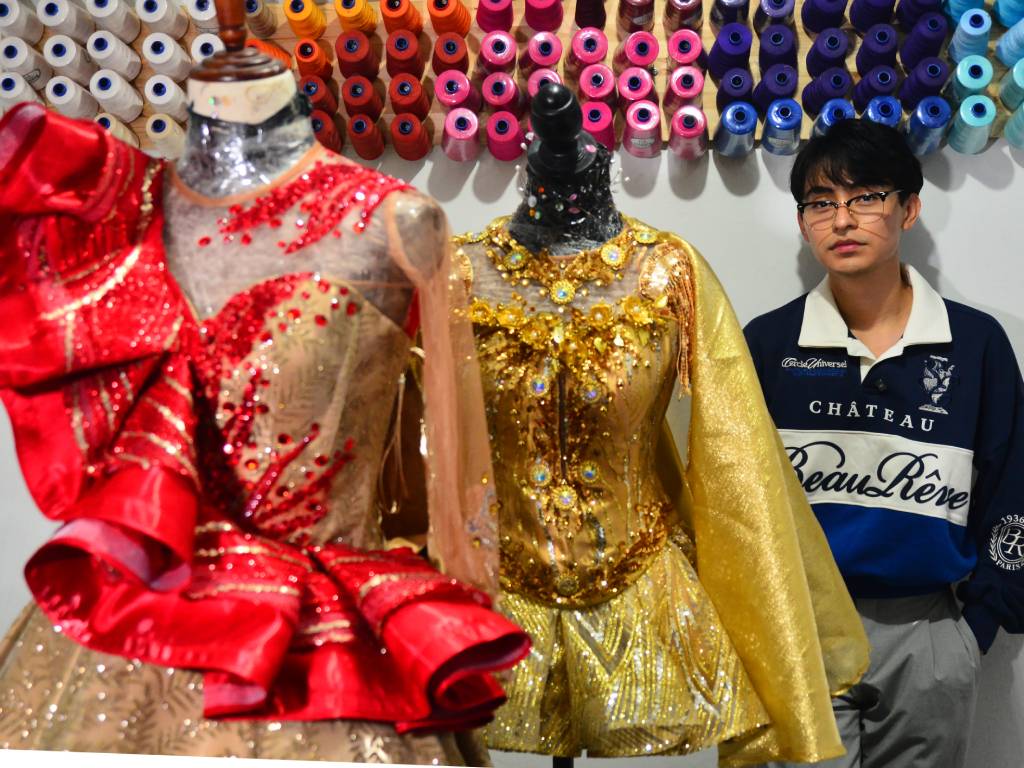 Dejó la carrera de idiomas por la moda y actualmente cursa su tercer año de estudios de diseño en la UFG.