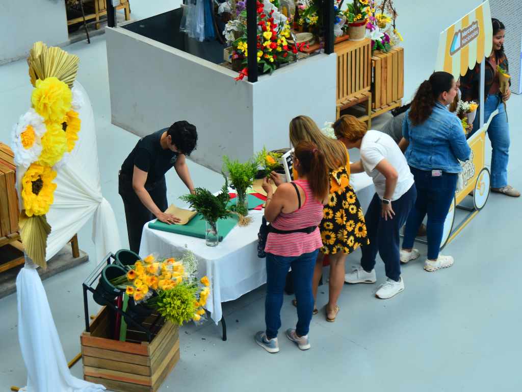 LM- Flores- Amarillos- Festival- San Moguelito- Mercado- Arreglos (20)
