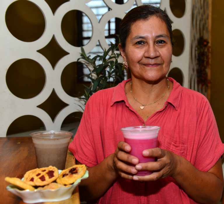 Retrato de Ana destacando la importancia insustituible de la cebada en su negocio tradicional.