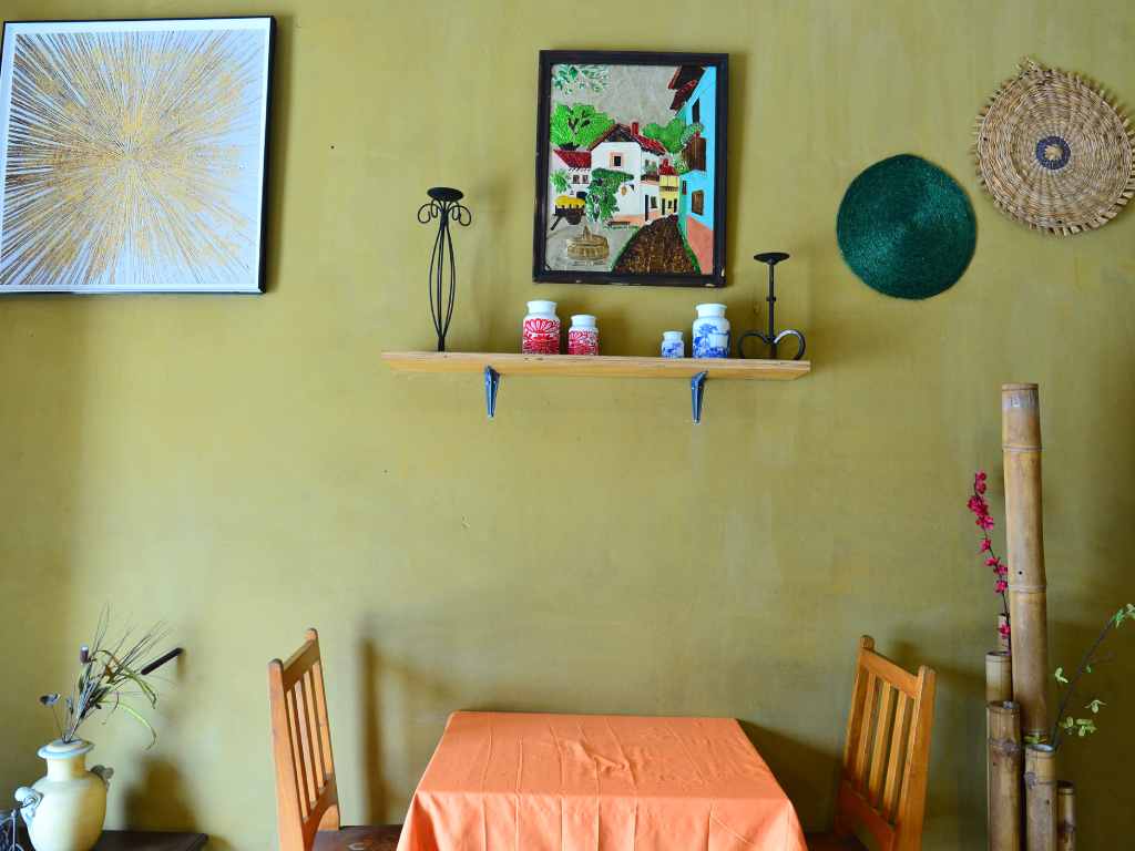 Antes de tener local propio, las generaciones anteriores empezaron de cero: Leonor, hija de Carmen, le dio su toque especial a la cebada y la horchata, vendiéndolas en una mesa sobre el camino hacia Comasagua.