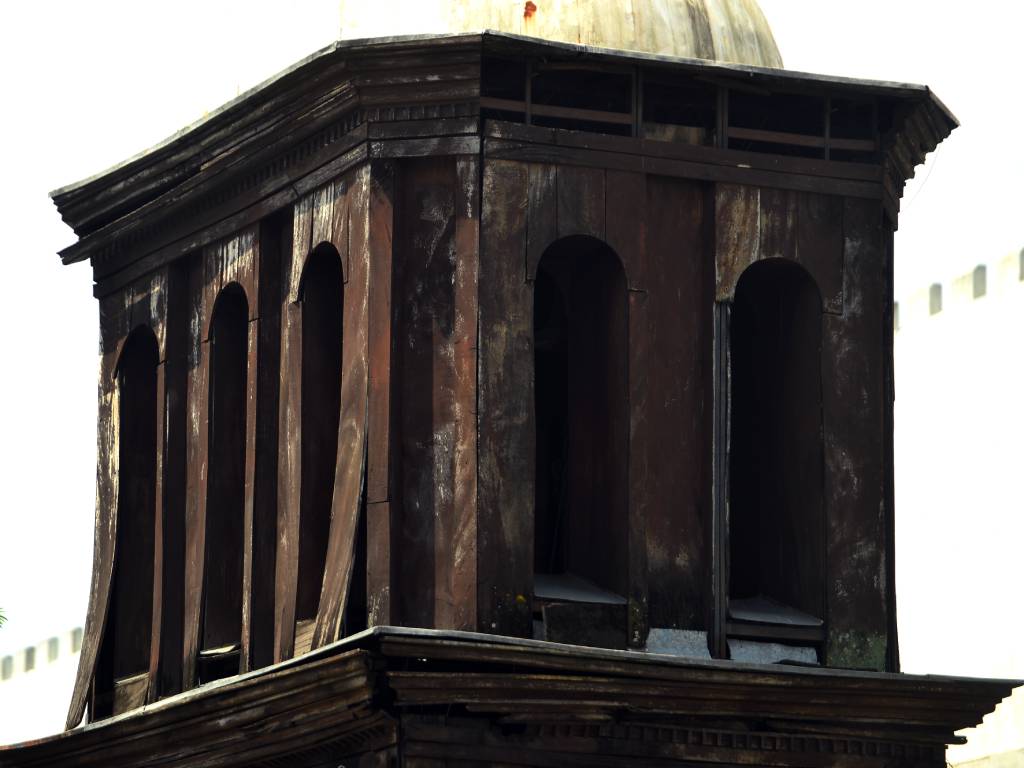 Estructura de la torre de La Merced elaborada en madera con pilastras simétricas que garantizan su solidez.