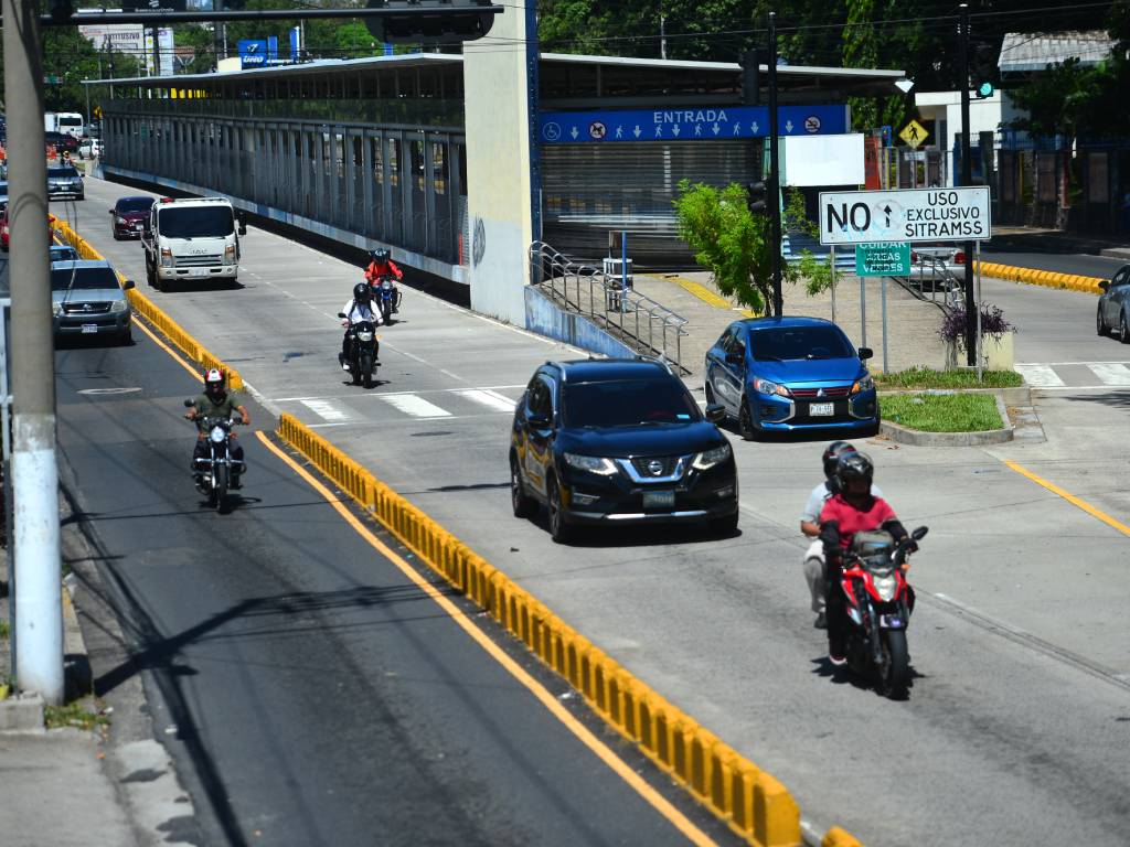 LM- Trabazón- Vehículos- Juan Pablo II- SITRAMSS