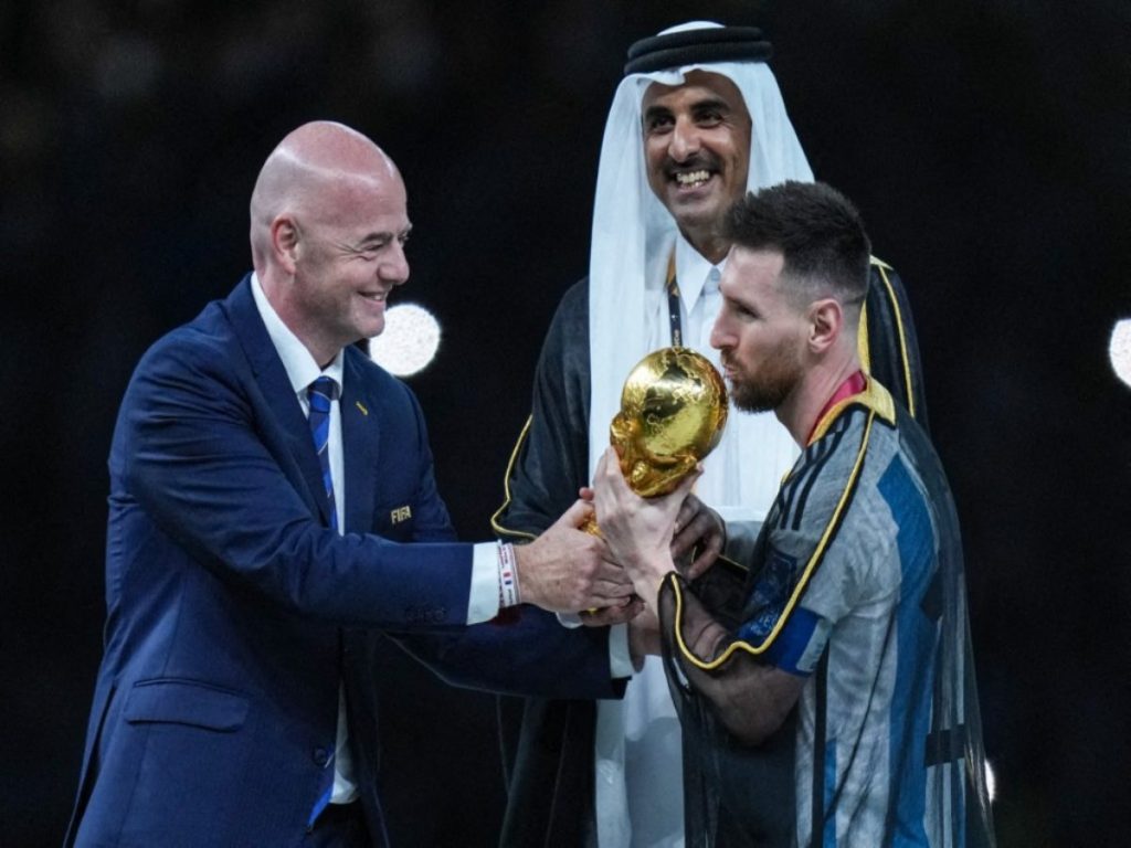 Lionel-Messi-Gianni Infantino-Qatar-2022