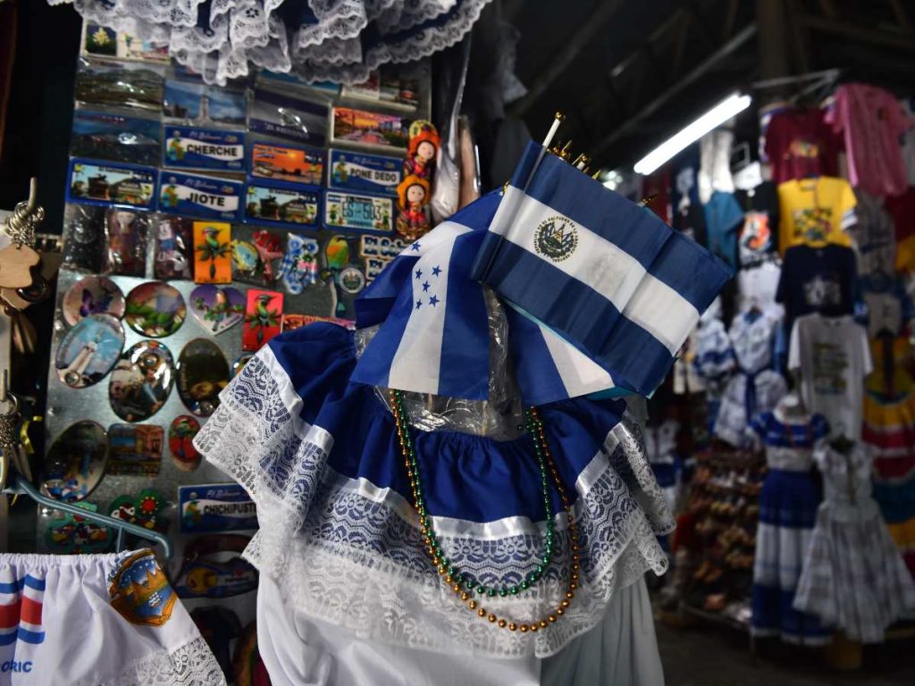 ML oferta trajes para independencia
