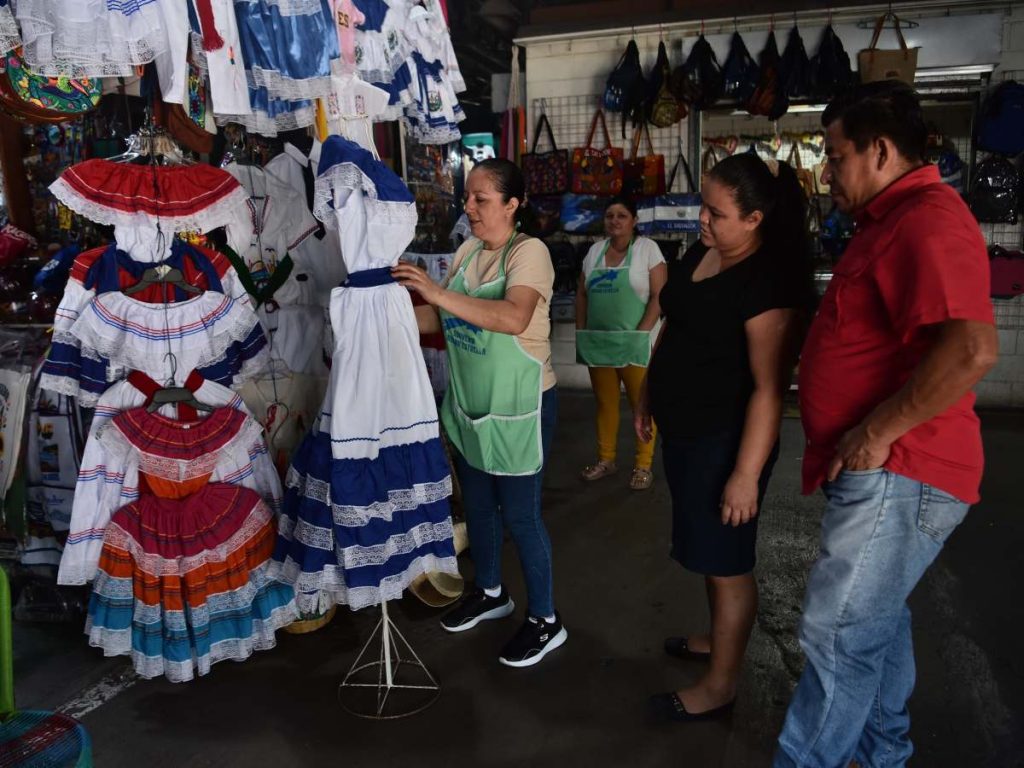 ML oferta trajes para independencia