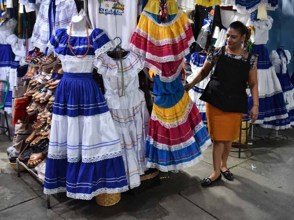ML oferta trajes para independencia