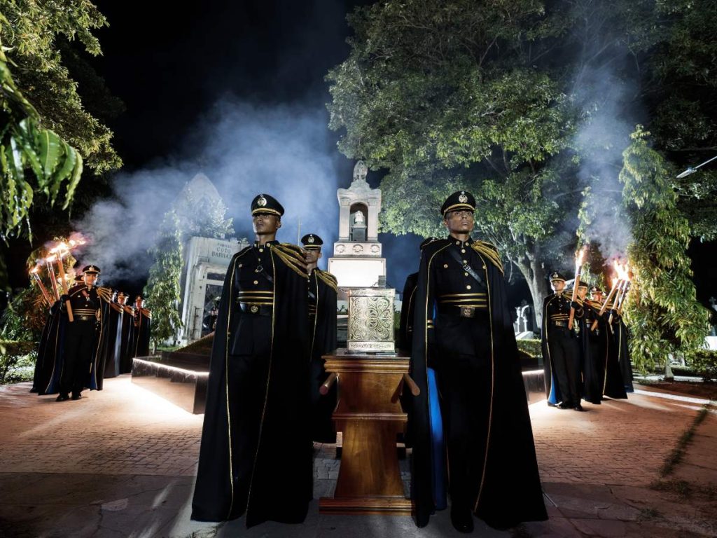 Militares participaron en el traslado de los restos de Francisco Morazán hacia su nuevo mausoleo. Foto: Secretaría de Prensa de la Presidencia.