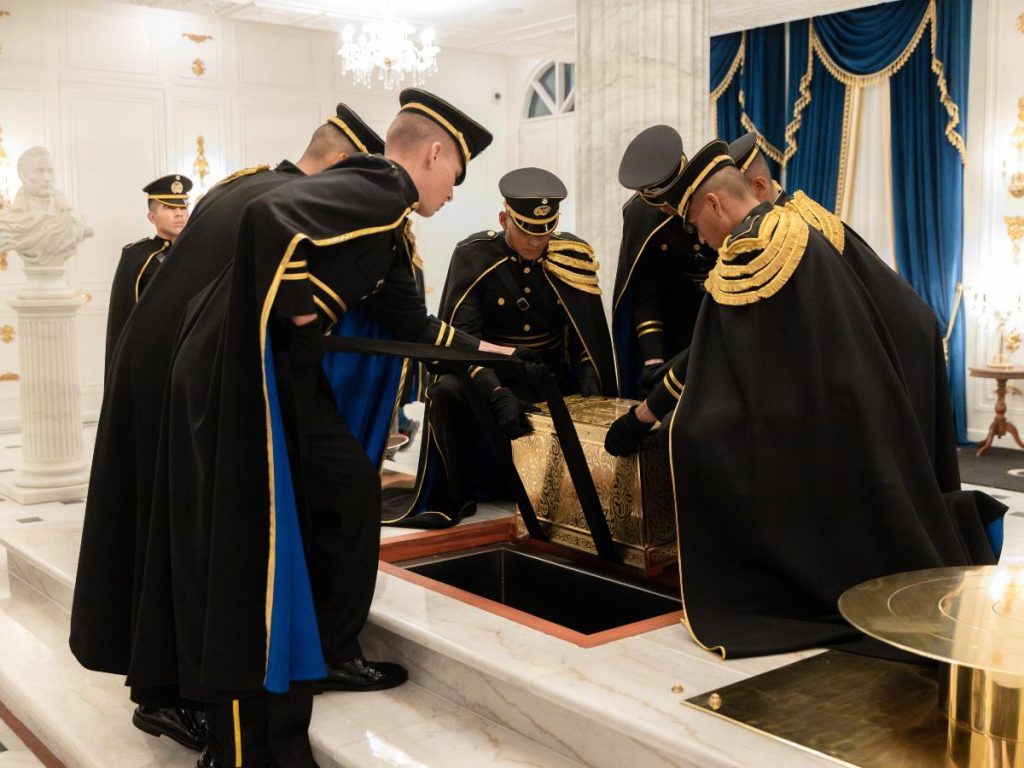 Militares participaron en el traslado de los restos de Francisco Morazán hacia su nuevo mausoleo. Foto: Secretaría de Prensa de la Presidencia.