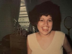 Morena Valdez compartió fotografías reales de su juventud en medio del trend que recrea con inteligencia artificial la estética de los años 80. Foto: Instagram @morenaileana