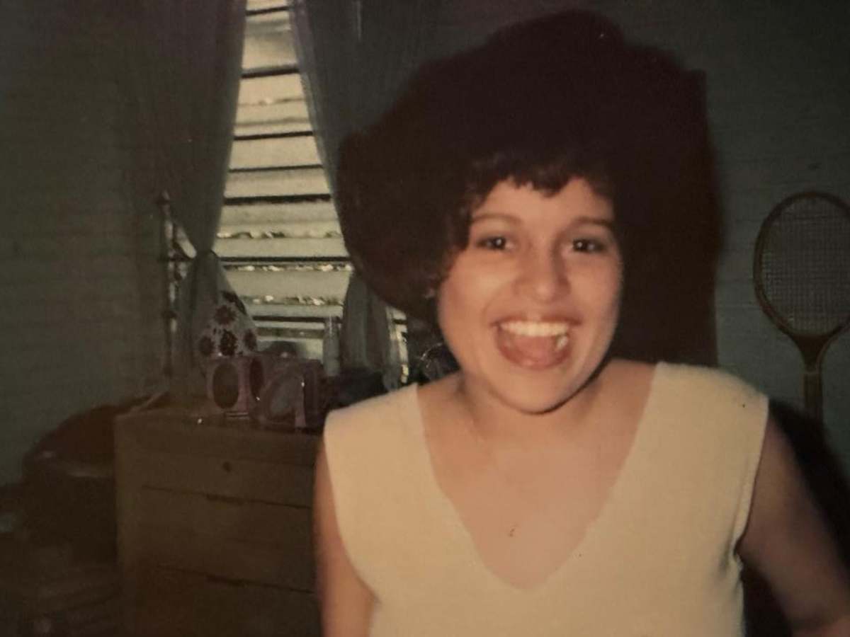 Morena Valdez compartió fotografías reales de su juventud en medio del trend que recrea con inteligencia artificial la estética de los años 80. Foto: Instagram @morenaileana