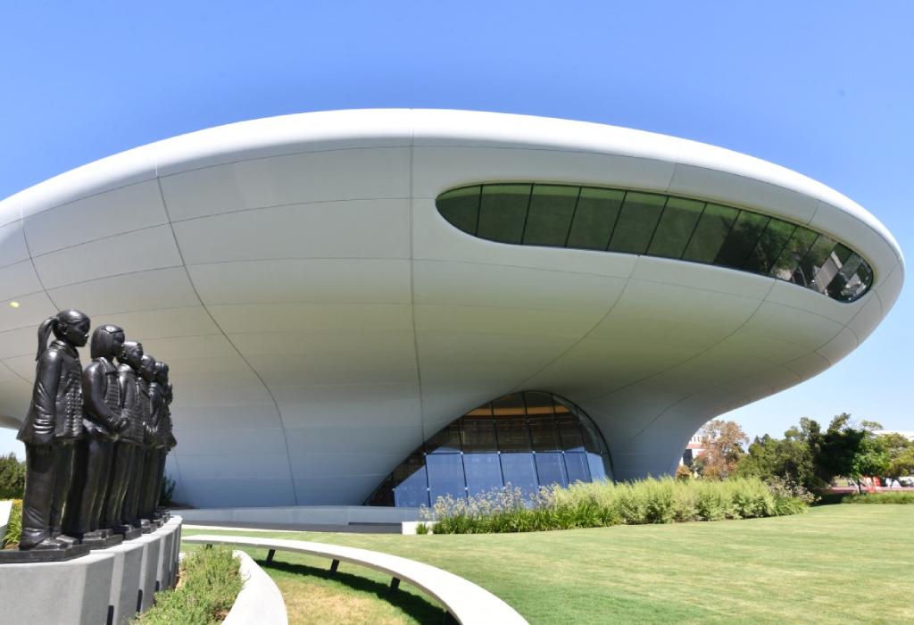 El cineasta George Lucas durante su discurso sobre la creación y los retos del Museo Lucas de Arte Narrativo.