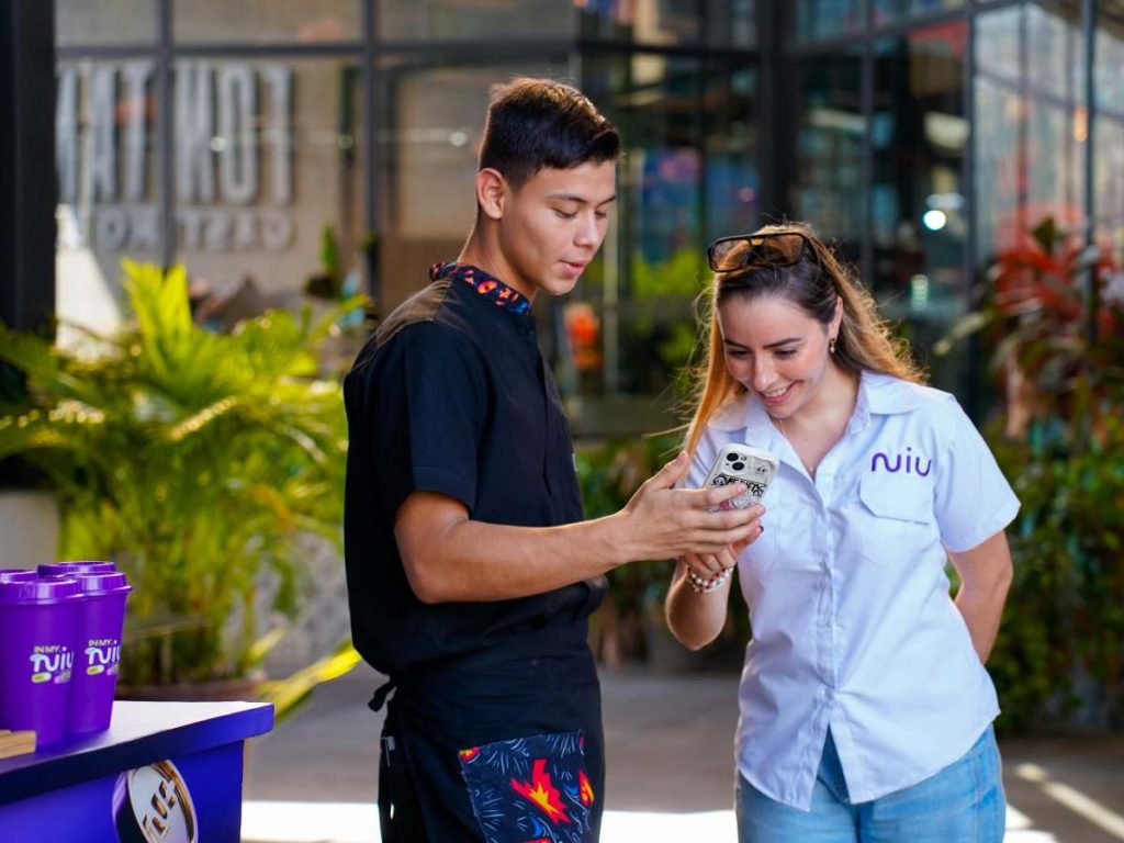 Las tarjetas digitales permiten hacer compras sin necesidad de llevar una tarjeta física.