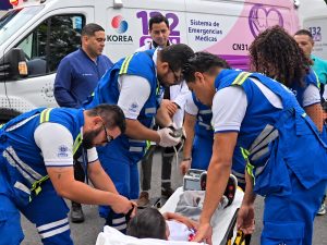 Josué Nehemías llega de Honduras a El Salvador para recibir evaluación cardíaca especializada