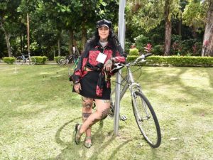 Sara Parra forma parte de Bikes Not Bombs, organización que recolecta bicicletas en Estados Unidos para darles una segunda vida en comunidades de distintos países.