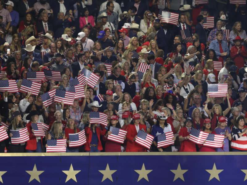 Donald Trump prometió un pago de $5,000 a cada adulto estadounidense si los republicanos mantienen el control del Congreso.