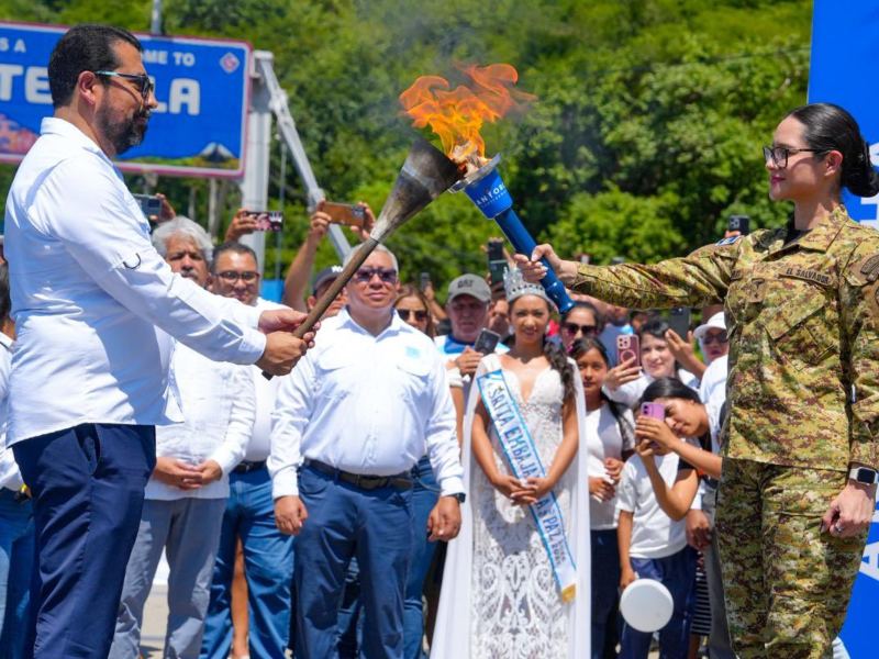 La Antorcha Centroamericana por la Paz y la Libertad ingresó a El Salvador por la frontera Las Chinamas, en Ahuachapán.