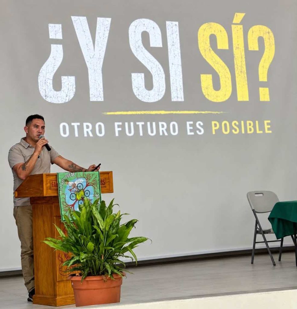“La ciudad debe ser para el peatón”, sostiene Hernández Monroy, quien propone priorizar aceras seguras, ciclovías y espacios peatonales.