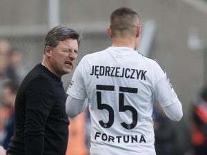 artur jędrzejczyk retiro nombre mas dificil de polonia robbie ruud video homenaje retiro diferencia el salvador 01