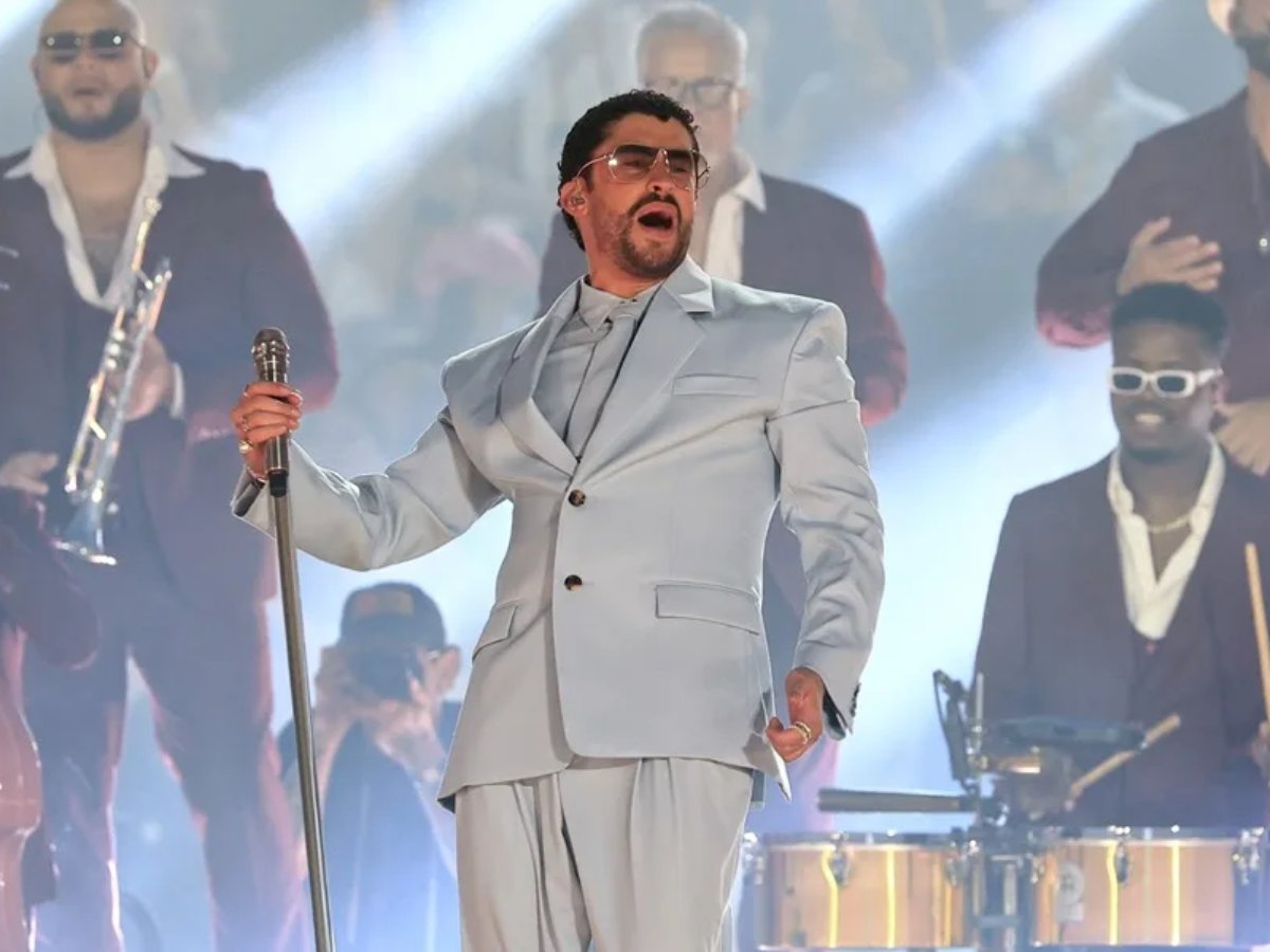 Fotografía de archivo que muestra al cantante puertorriqueño Bad Bunny durante un concierto de su gira internacional 'Debí tirar más fotos', en San Juan (Puerto Rico).