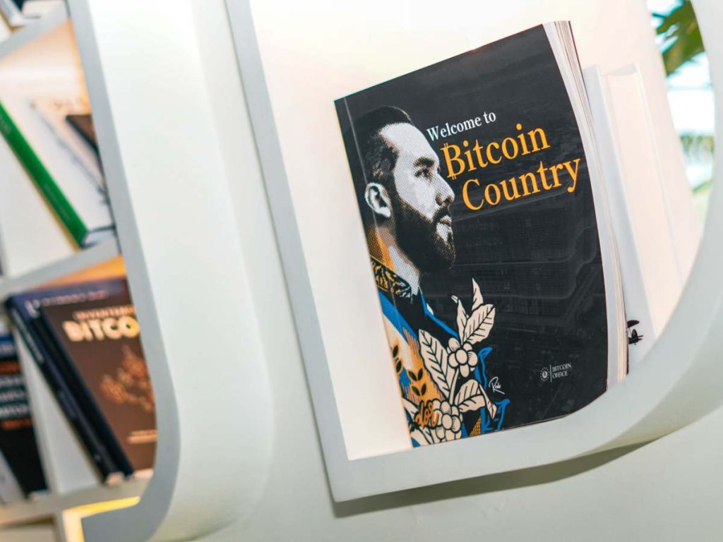 El personal del CUBO de Valle Verde completó un mes de capacitación intensiva sobre Bitcoin. Foto/ Cortesía