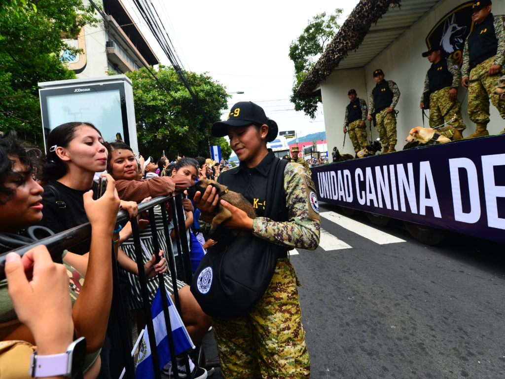 Unidad K9 de la FAES participó nuevamente en el desfile patrio. Fotografía/ Lissette Monterrosa