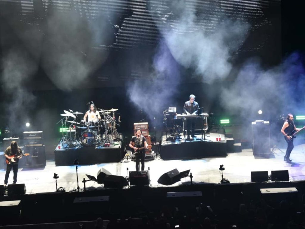 El Gimnasio Nacional fue el escenario del regreso de Caifanes a El Salvador, tres años después de su anterior presentación en el país