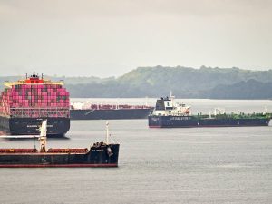 Exportadores salvadoreños anticipan mayores costos por restricciones en Canal de Panamá