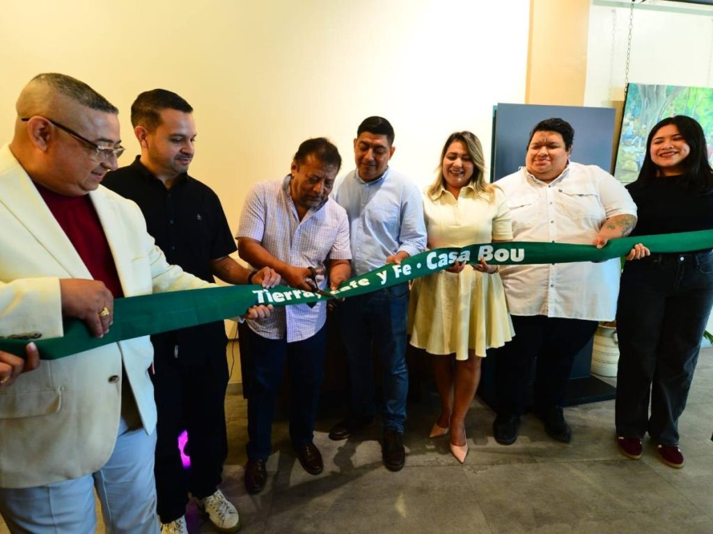 “Tierra, Café y Fe” reúne 12 obras de tres artistas salvadoreños en Casa Bou
