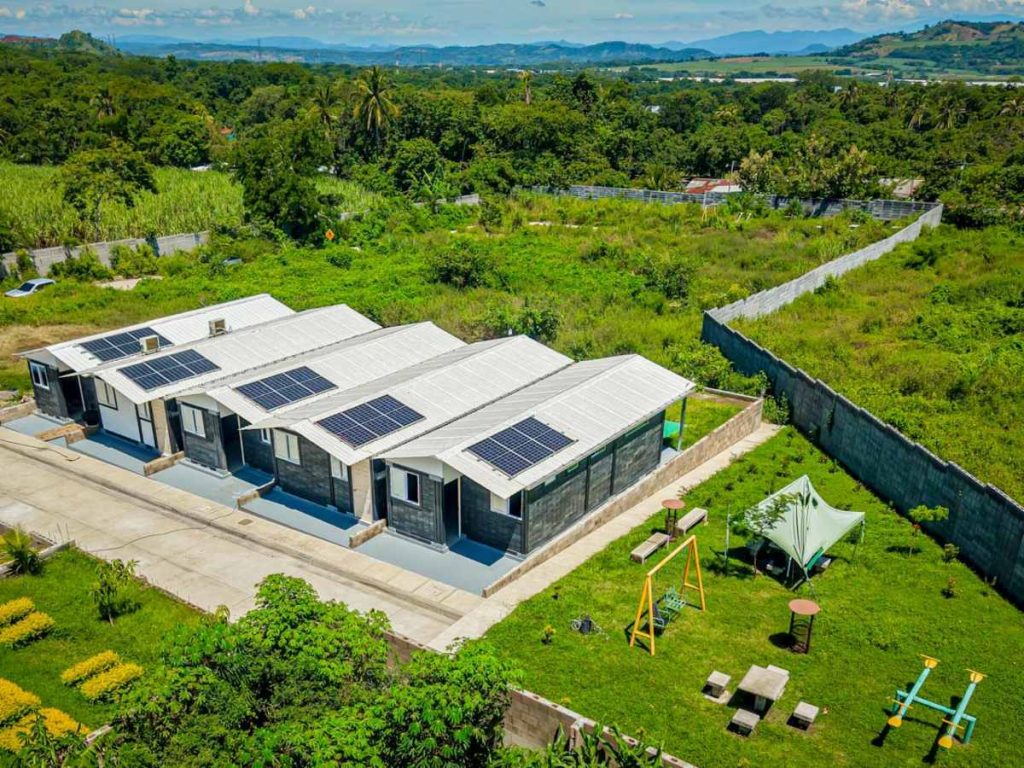Proyecto piloto de casas con material reciclado del gobierno de El Salvador