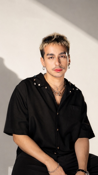 Charly Mendoza: El creador salvadoreño viajará a Cancún para participar en México Fashion Show y proyectar su propuesta ante una audiencia internacional.