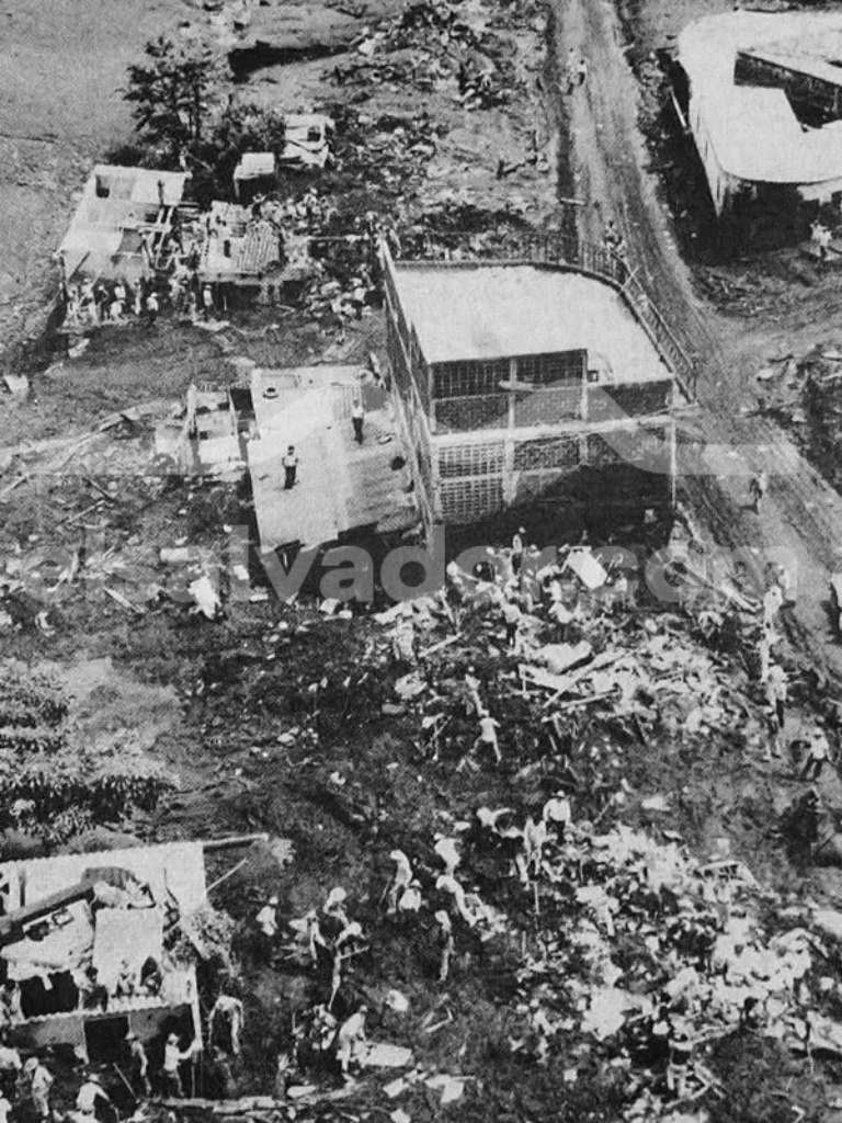 Durante la madrugada del domingo 19 de septiembre de 1982, después de varios días de constantes lluvias, un aluvión se deslizó desde el Picacho sobre la quebrada El Níspero, destruyendo todo a su paso.