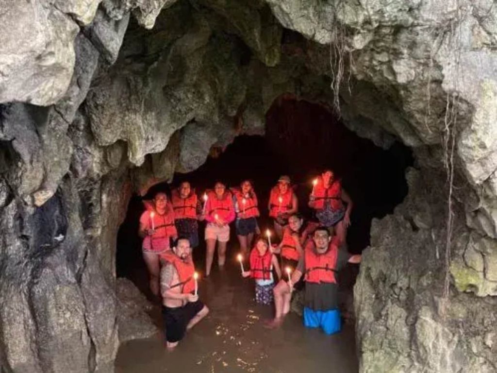 Las Cuevas de K’anba combinan aventura, agua cristalina y paisajes naturales a pocos minutos de Semuc Champey.