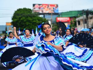 desfile-abanicos